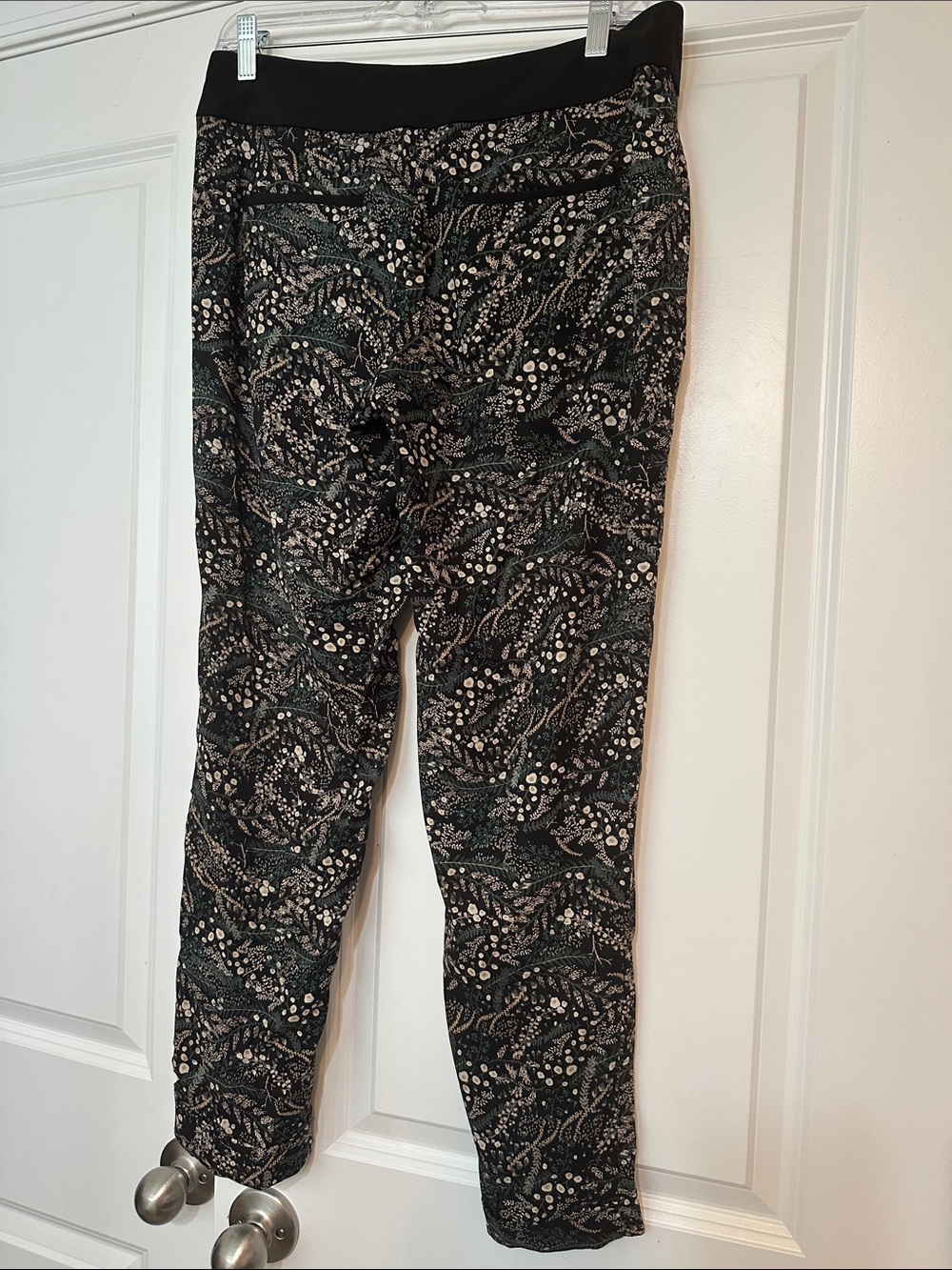 Sz 2 LOFT black floral pants with a dark botanic print and a tailored waistband. - Picture 5 of 5